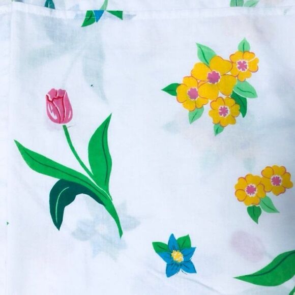 J.P. Stevens Floral Flat Sheet 64” X 105” - Picture 2 of 6